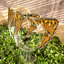 Load image into Gallery viewer, Honeycomb Cat Ears